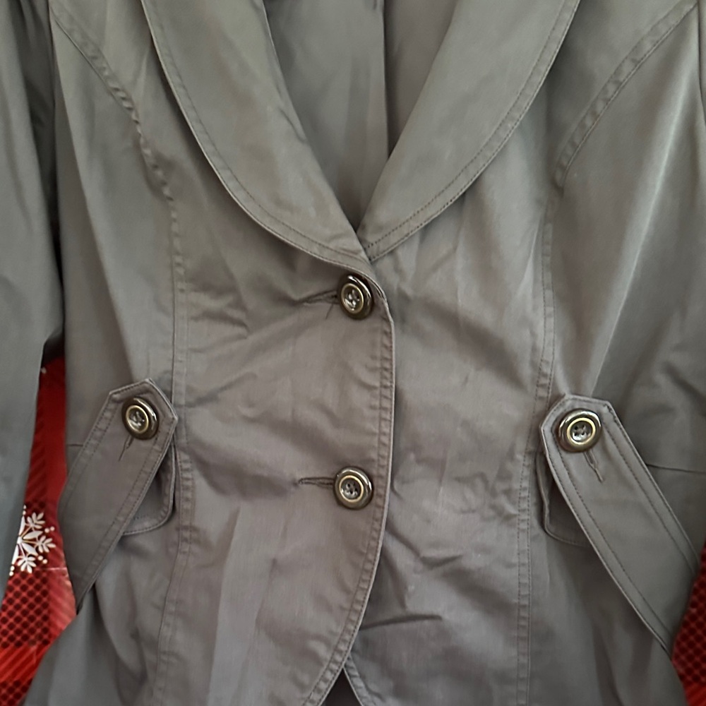 Cabi Women’s Hi-low Blazer with button accent - Picture 3 of 8